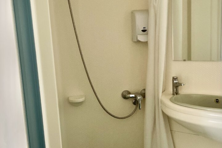 Room 14 of 27