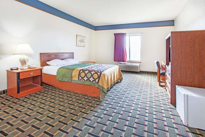 Room 4 of 14