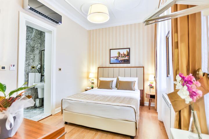 Room 9 of 35