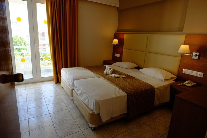 Hotel Suite Photo