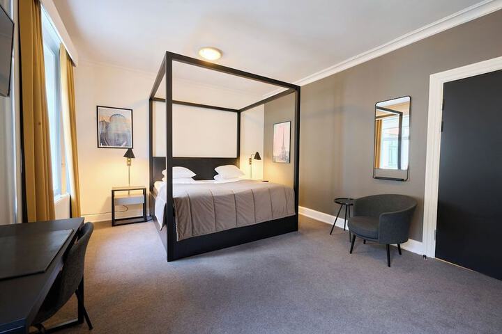Room 49 of 127