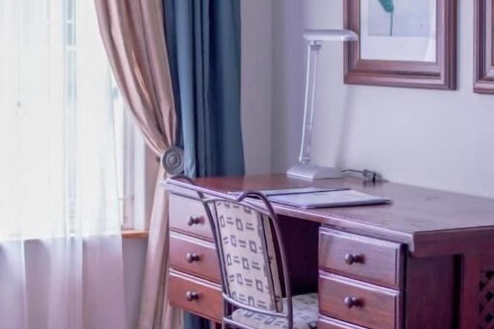 Room 27 of 108
