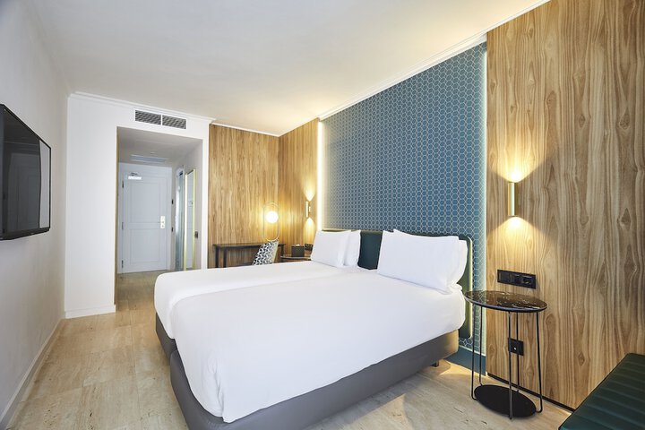 Room 12 of 36