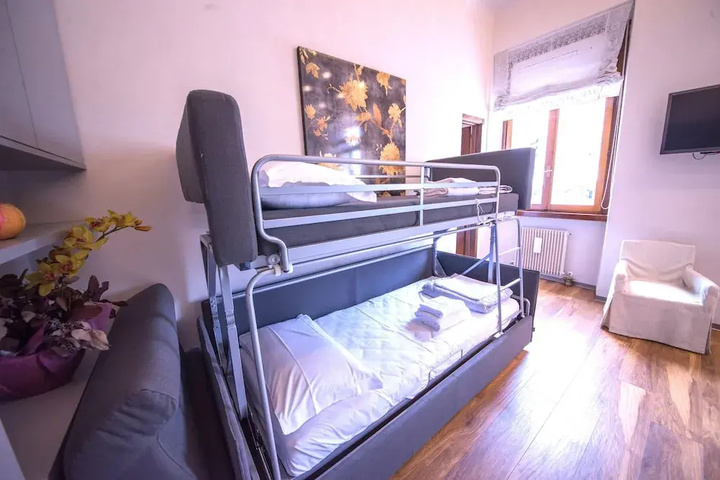 Room 4 of 13