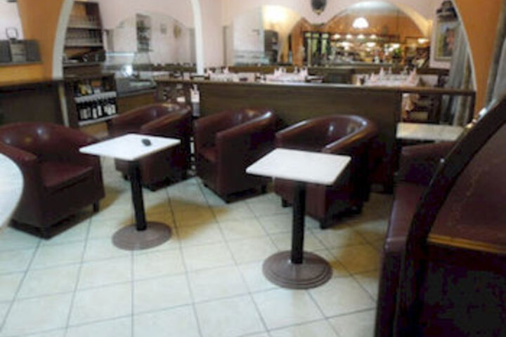 Lounge 44 of 62