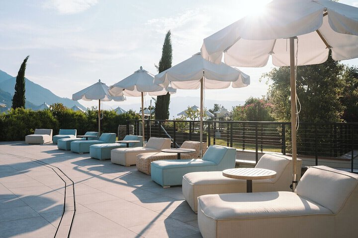 Sundeck 110 of 116