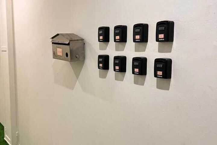 Room 12 of 27