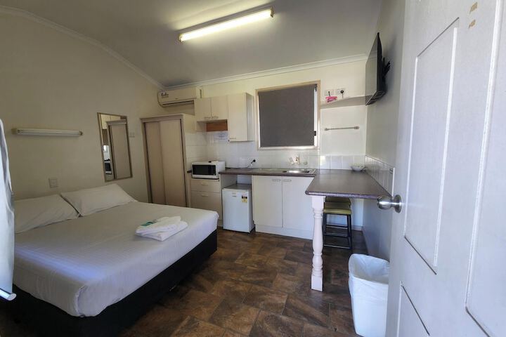 Room 16 of 73