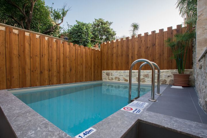 Pool 51 of 69