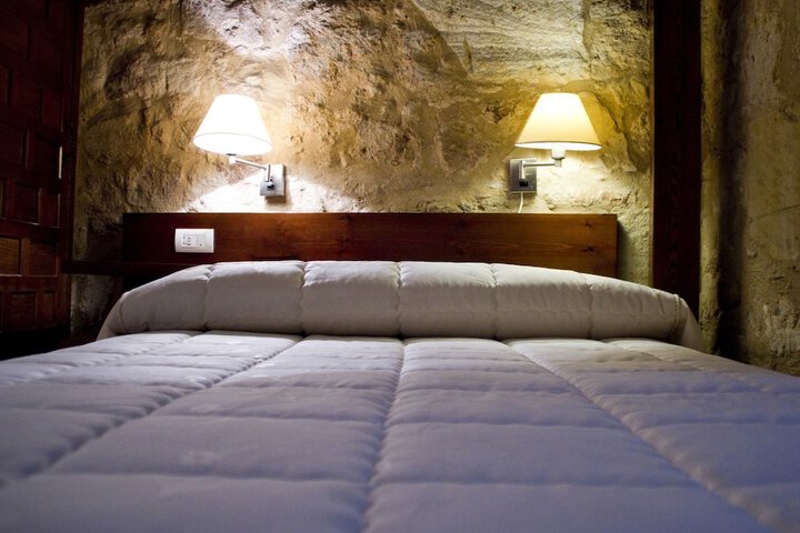 Room 4 of 25