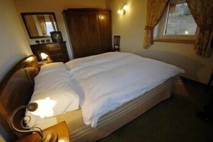 Room 3 of 42