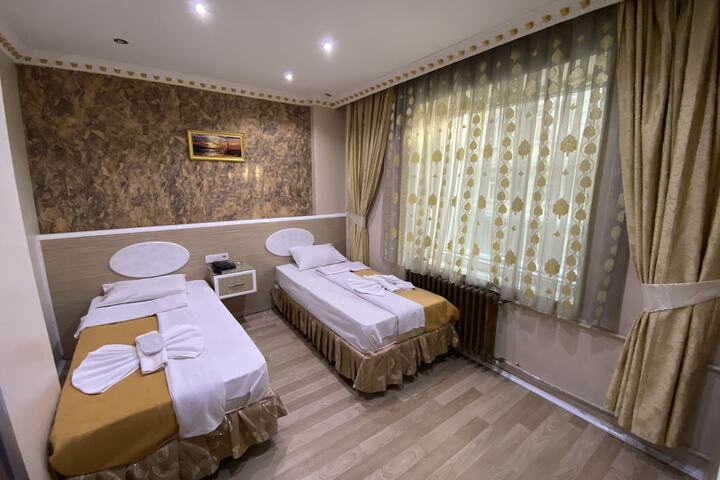 Room 4 of 61