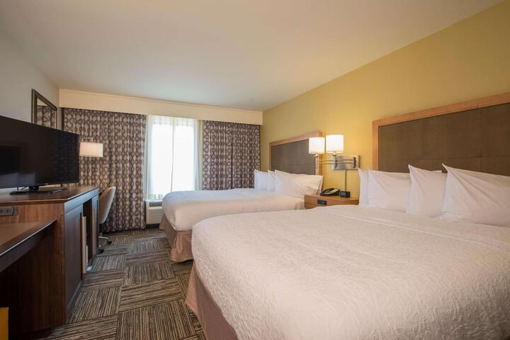 2 Queen Beds Mobility Accessible with Tub (8 of 8)