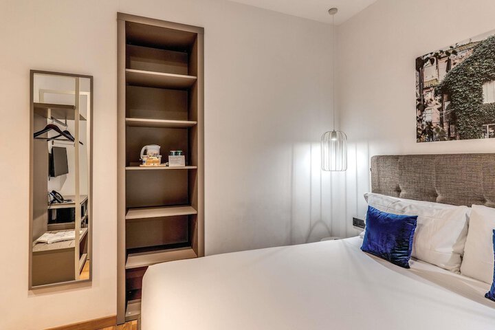 Room 40 of 69