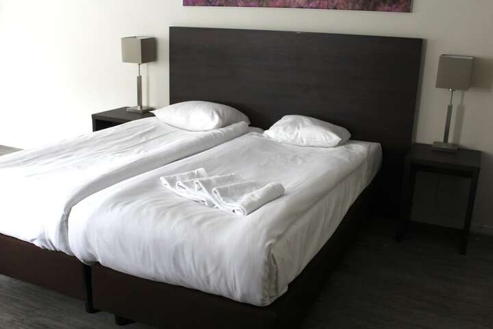 Room 13 of 31