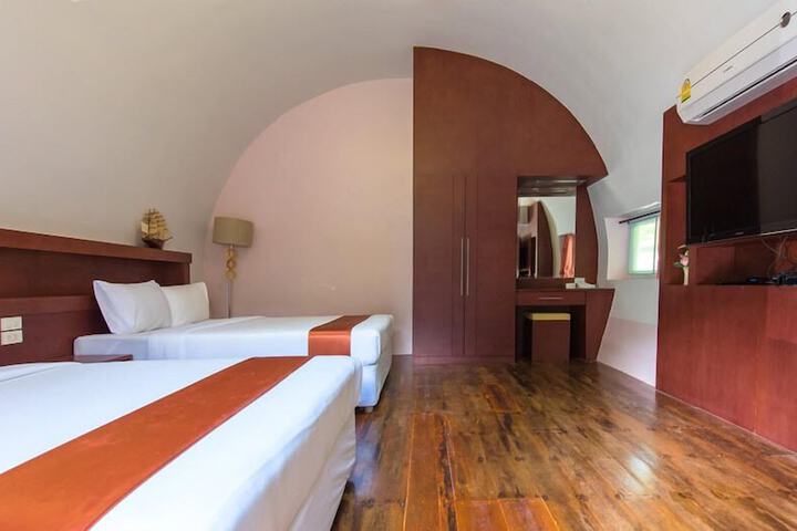 Room 12 of 65