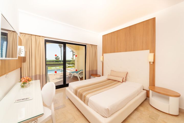 Room 6 of 47
