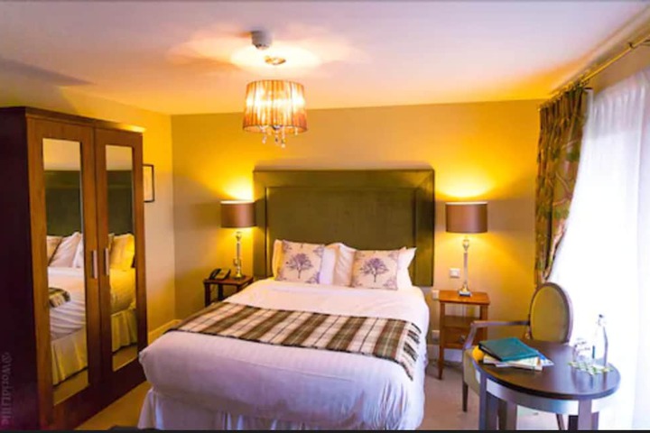 Room 10 of 48