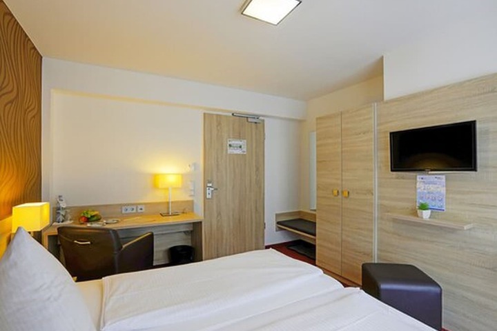Room 4 of 44