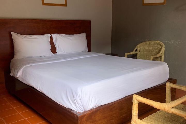 Room 8 of 28