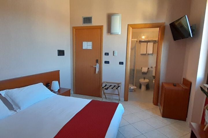 Room 5 of 27