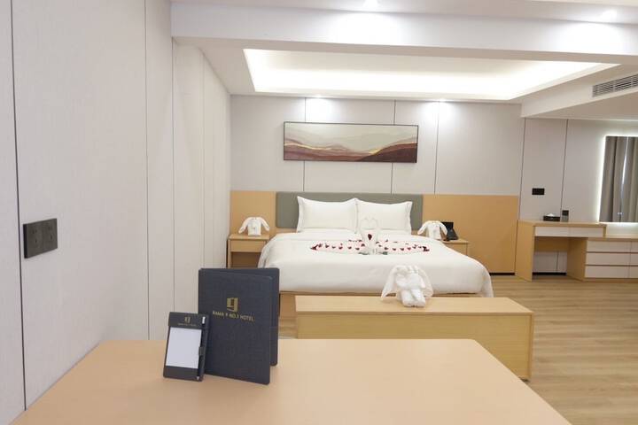 Room 16 of 32