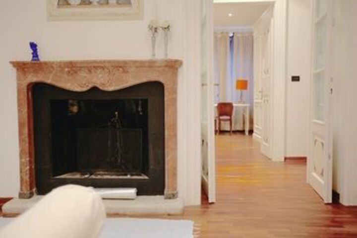 Room 6 of 13