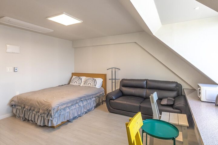 Room 44 of 69