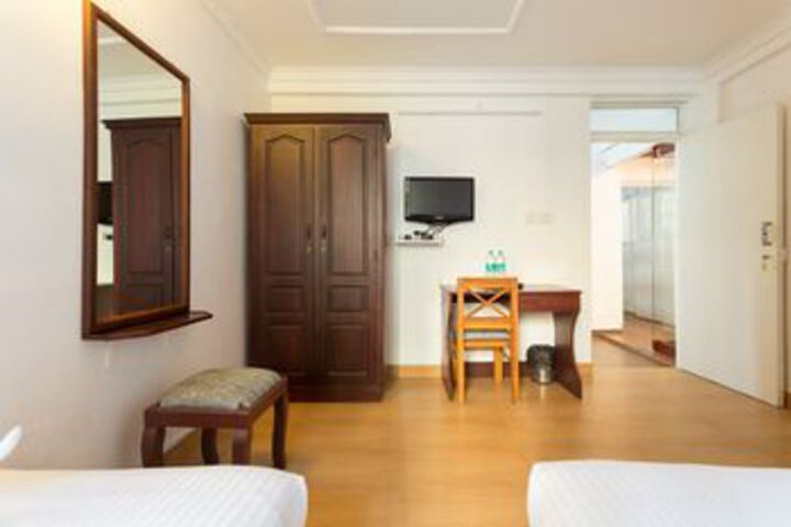 Room 12 of 36