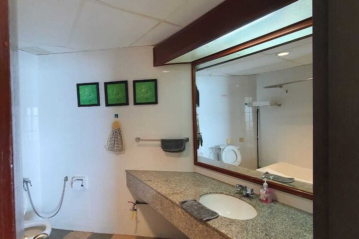 Room 477 of 650