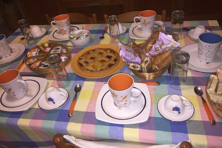 Dining 4 of 8