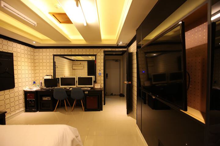 Room 42 of 52