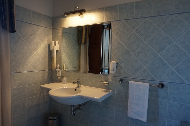 Room 18 of 60