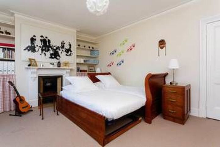 Room 17 of 33