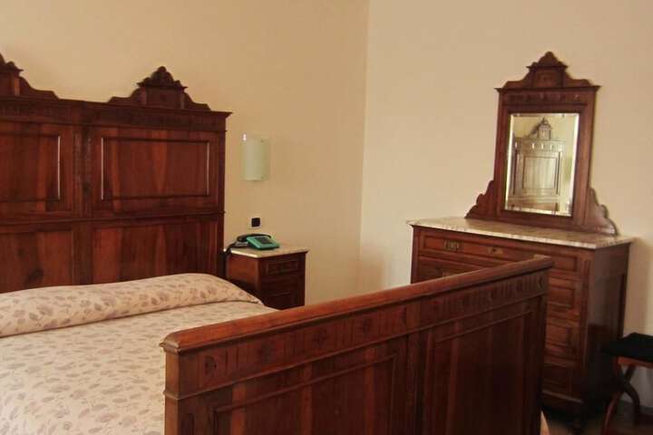Room 2 of 16
