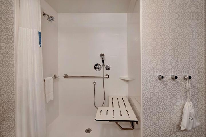 1 King Hearing Accessible (2 of 14)