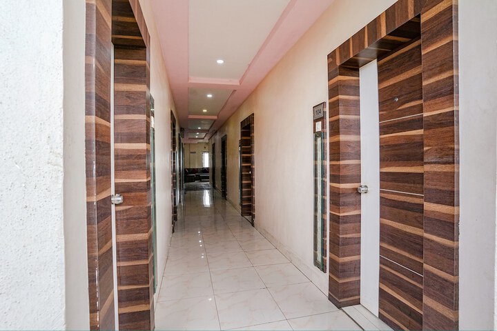 Hotel Interior 6 of 29