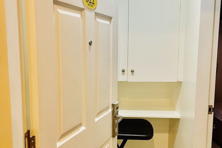 Room 10 of 24