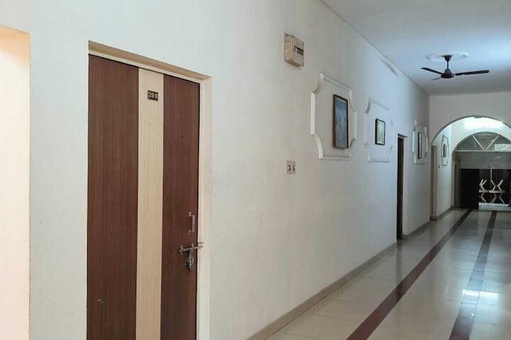 Room 4 of 12