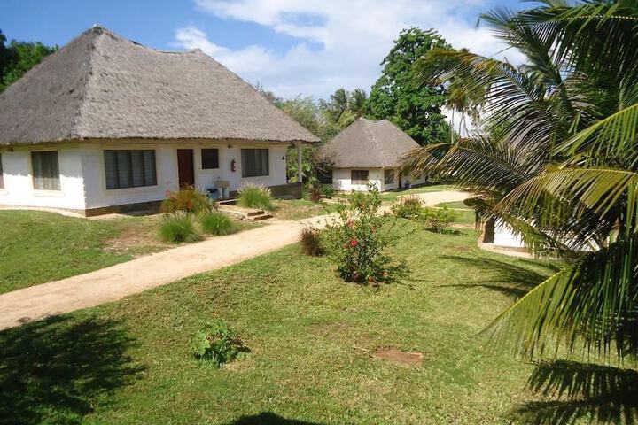 Simba Oryx Beach Cottages