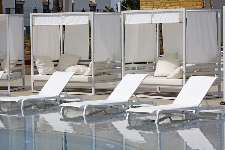 Hotel with Pool