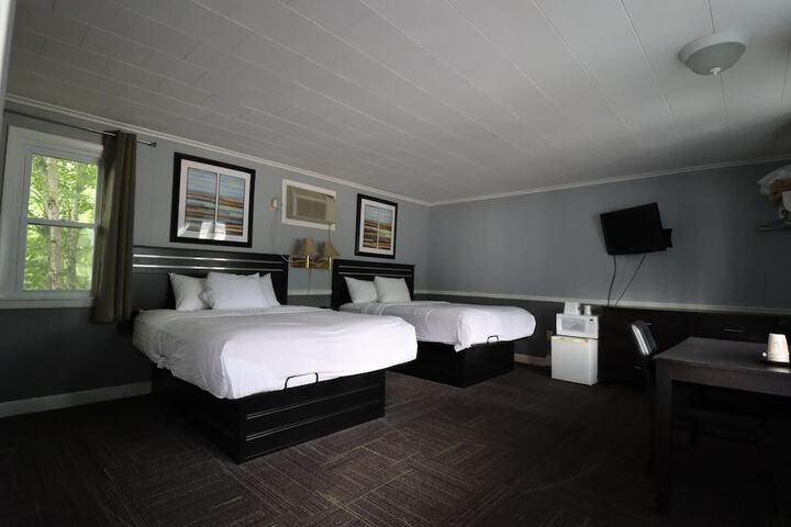 2 Queen Beds Upper Floor (13 of 16)