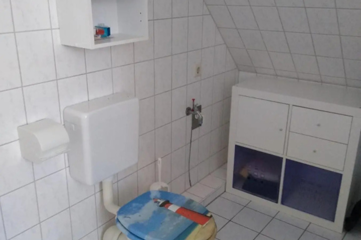 Room 8 of 13