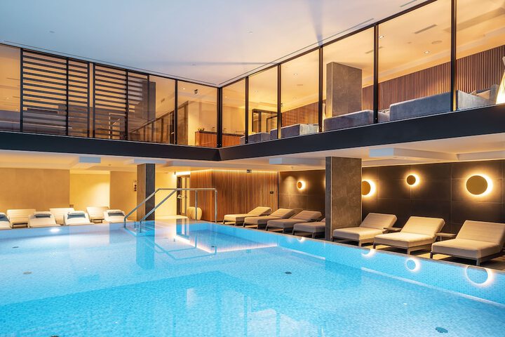 Pool 41 of 77