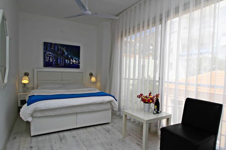 Room 6 of 258