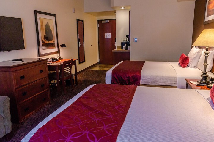Deluxe 2 Queen Beds (2 of 5)