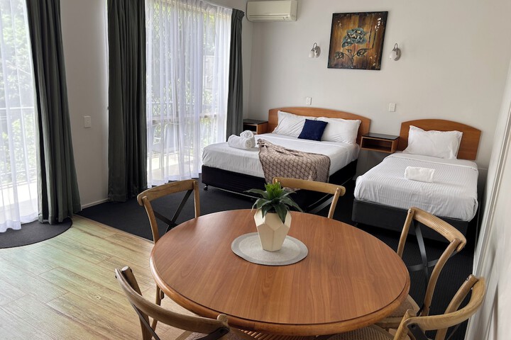 Room 27 of 52