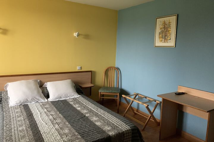 Room 9 of 33