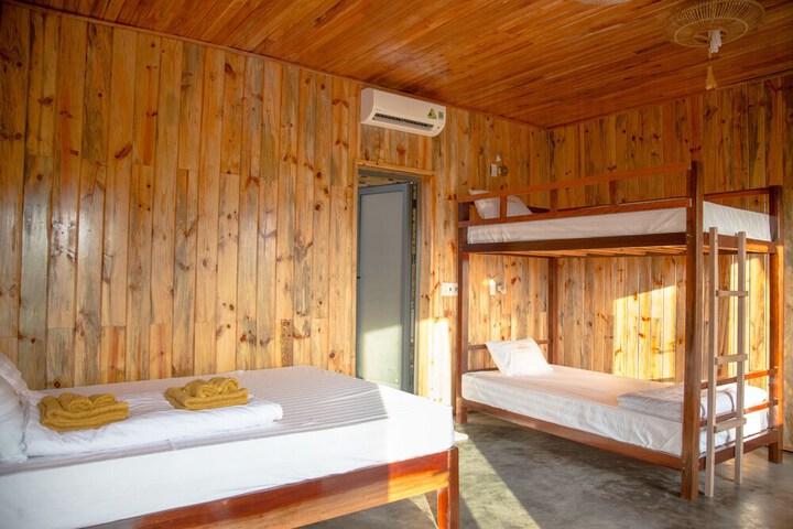 Room 28 of 104