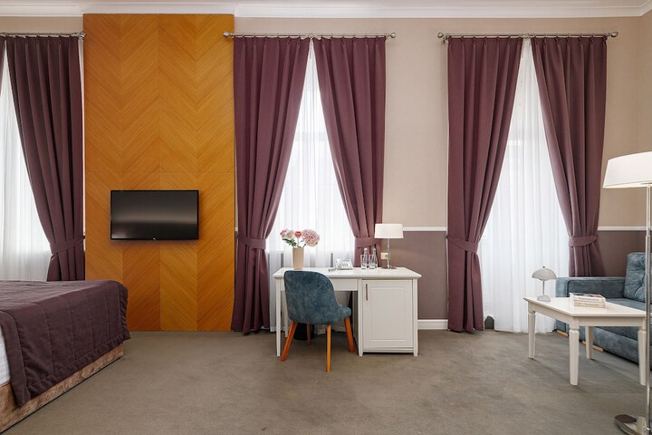 Room 52 of 99